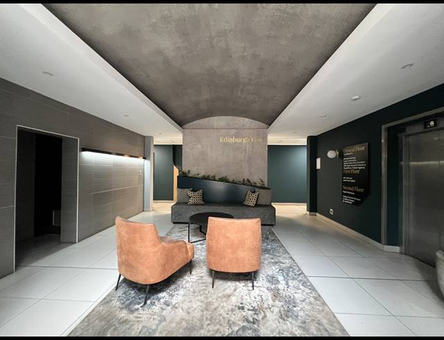 136M² OFFICE TO LET IN HYDE PARK